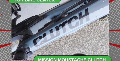 Moustache Clutch : On lavait testé en secret ! Moustache Clutch : On lavait testé en secret !