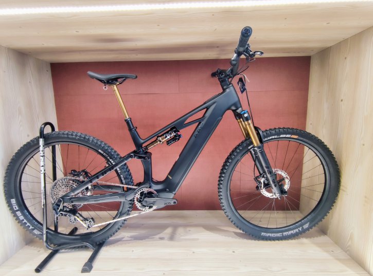 CUBE Bikes Stro Hybrid HPC 144 Action Team et SLX sont en stock et disponible