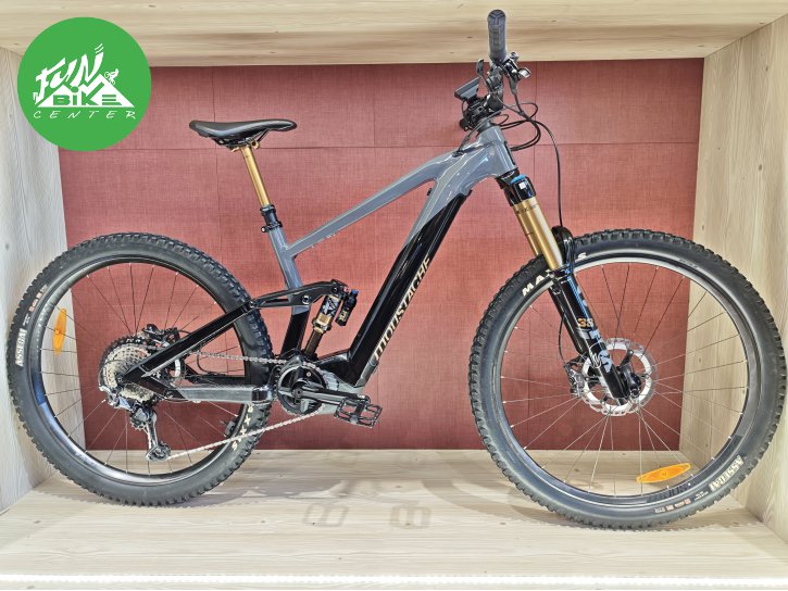 MOUSTACHE GAME LTD *2024* TAILLE M