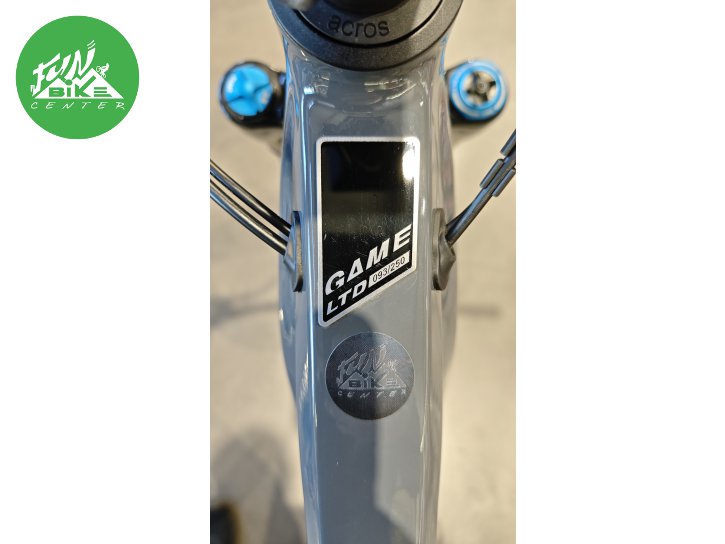 MOUSTACHE GAME LTD *2024* TAILLE M